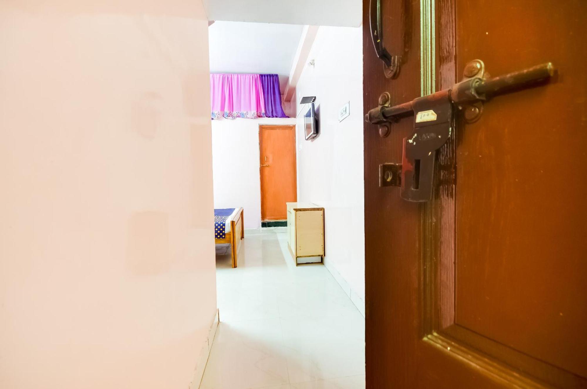 קוימבטור Hotel O Sri Murugan Lodge מראה חיצוני תמונה